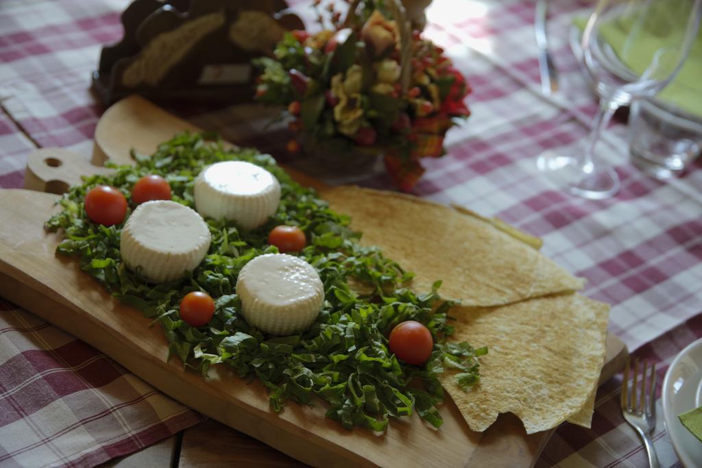 Agriturismo Le Radici Сан Феделе Интелви Екстериор снимка