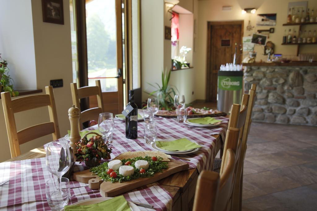 Agriturismo Le Radici Сан Феделе Интелви Екстериор снимка
