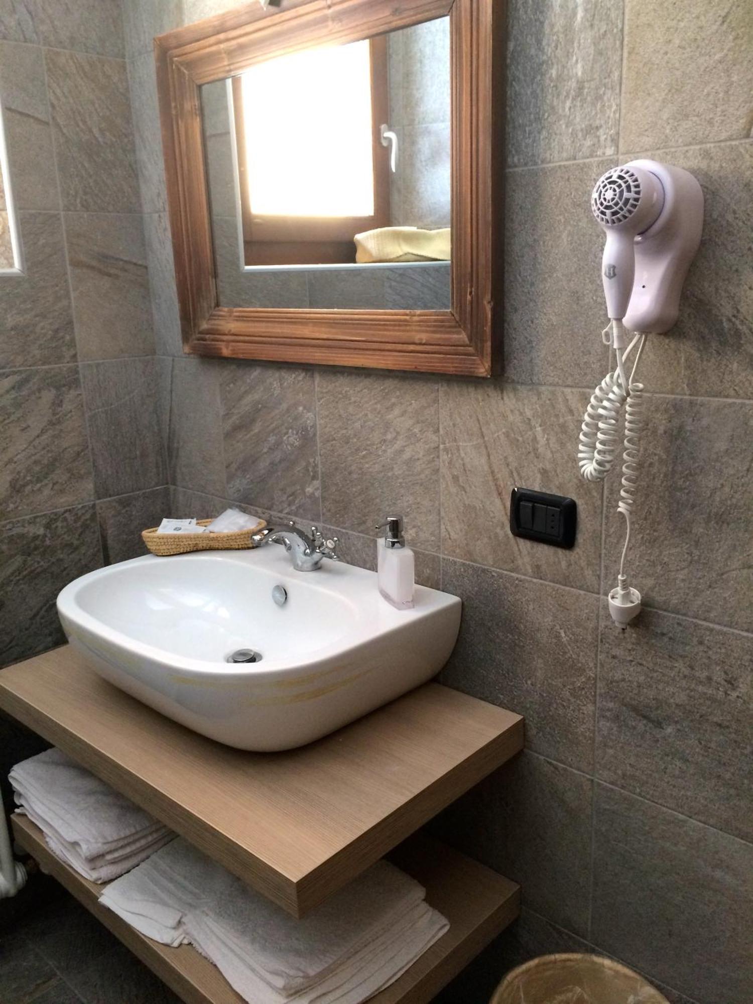 Agriturismo Le Radici Сан Феделе Интелви Стая снимка