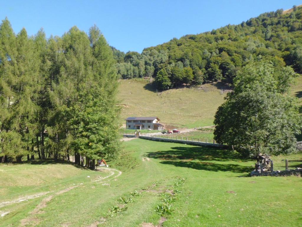 Agriturismo Le Radici Сан Феделе Интелви Екстериор снимка