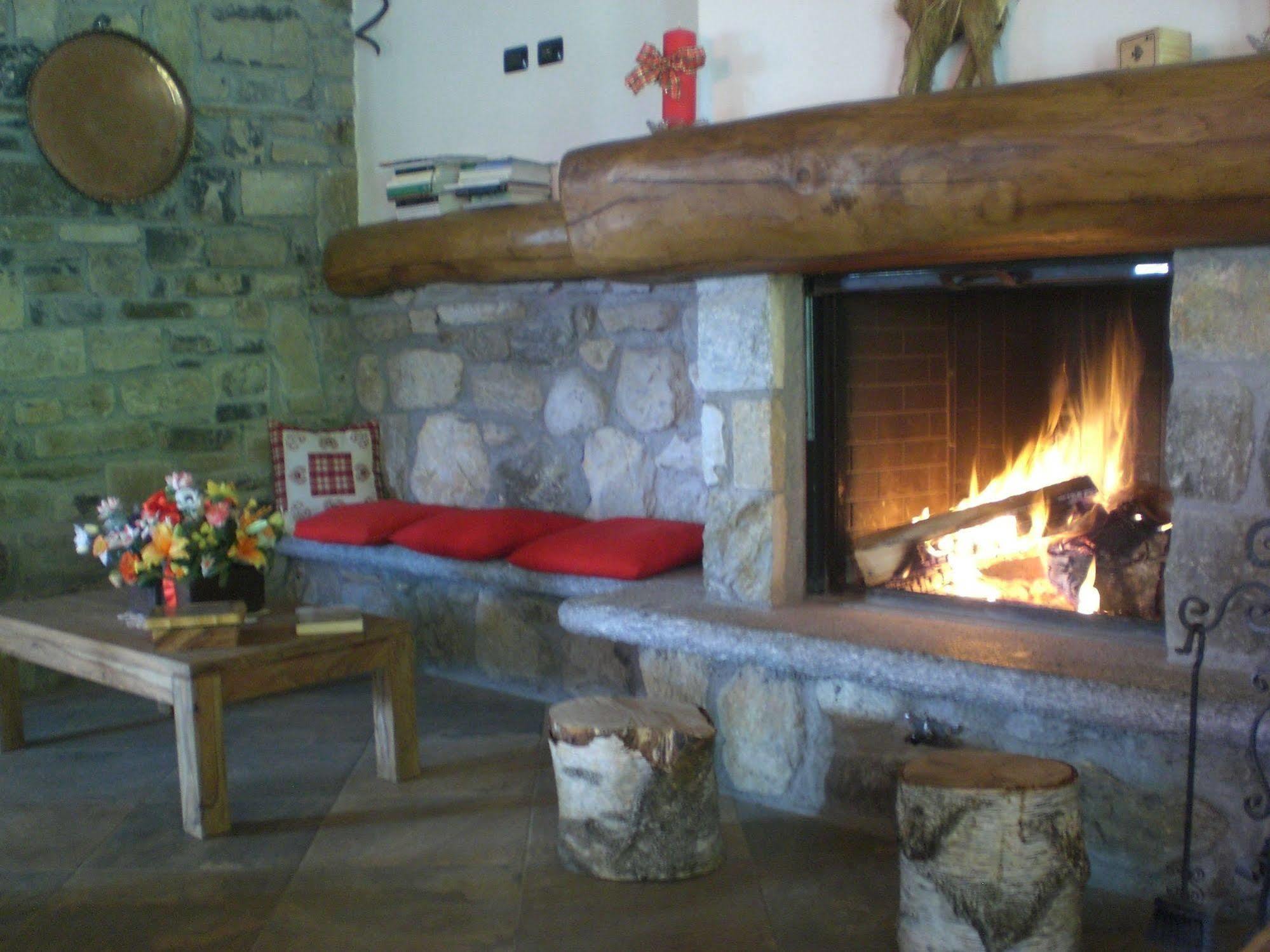 Agriturismo Le Radici Сан Феделе Интелви Екстериор снимка